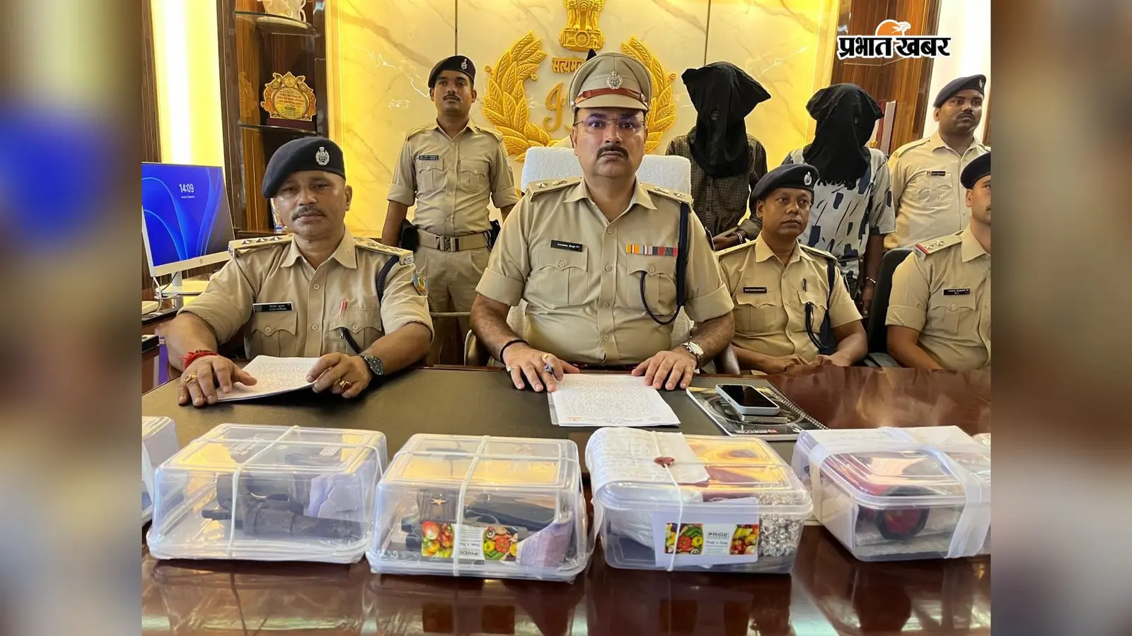अमड़ापाड़ा ज्वेलर्स लूट का खुलासा, एक किलो चांदी और हथियारों के साथ 3 गिरफ्तार
