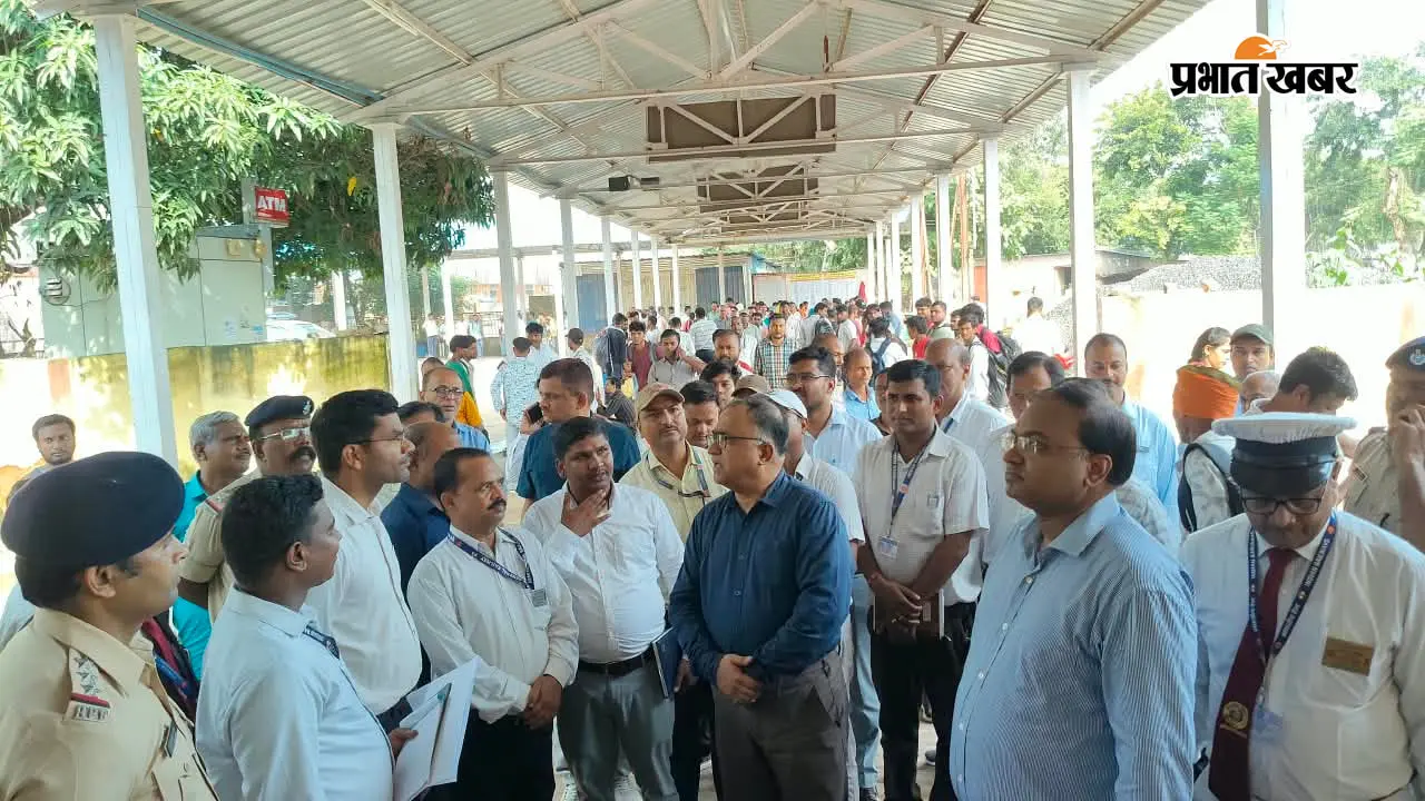 रक्सौल स्टेशन का DRM ज्योति प्रकाश मिश्रा ने किया निरीक्षण, एक सप्ताह में समस्याएं दूर करने को कहा