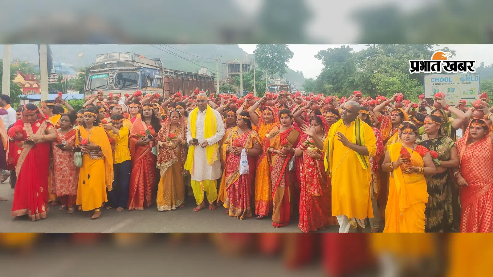 गणपति प्राण प्रतिष्ठा को लेकर निकली भव्य कलश यात्रा