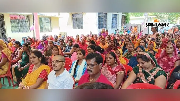 Motihari News: जीविका दीदियों को HIV से बचाव की दी जानकारी, वार्षिक आम सभा में जुटीं 250 महिलाएं