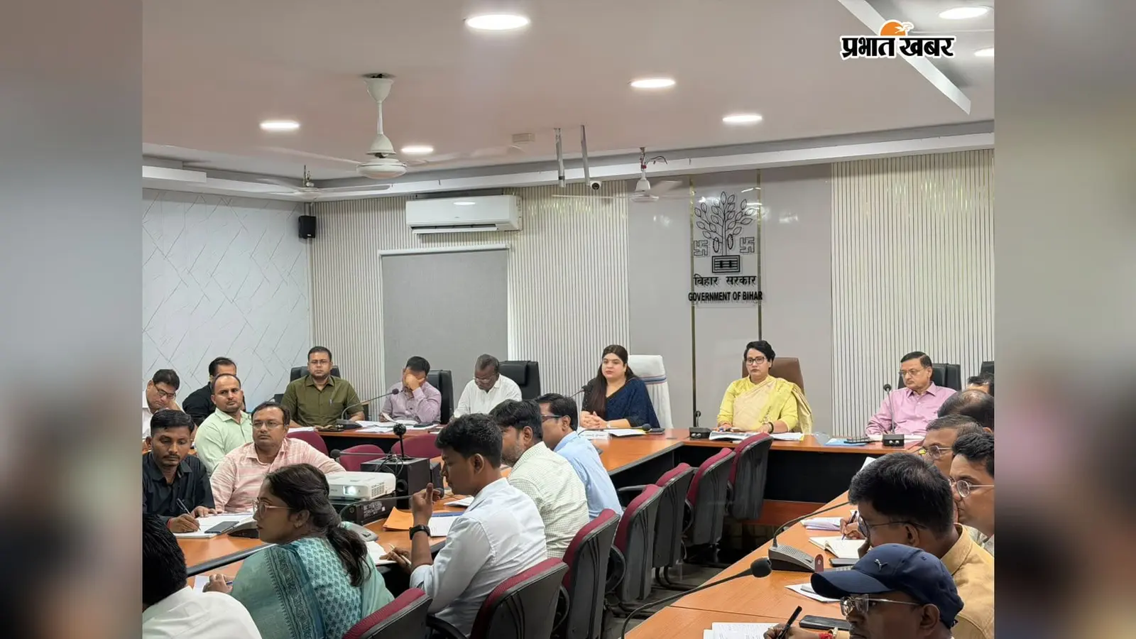 औरंगाबाद में 31,650 राशन कार्ड आवेदकों की e-KYC लंबित, डीएम ने जल्द निपटारे का दिया निर्देश