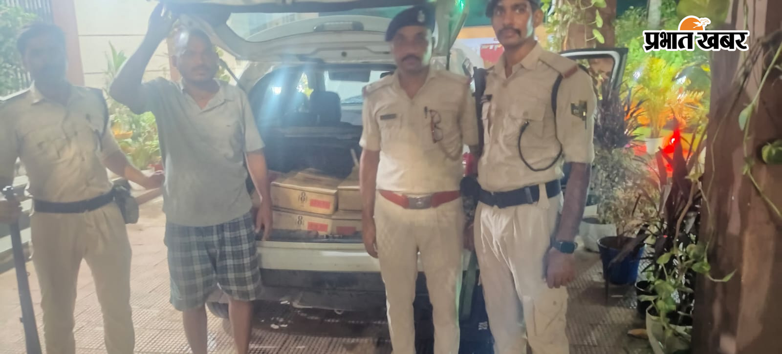 पुलिस के गिरफ्त में शराब तस्कर | Prabhat Khabar Network