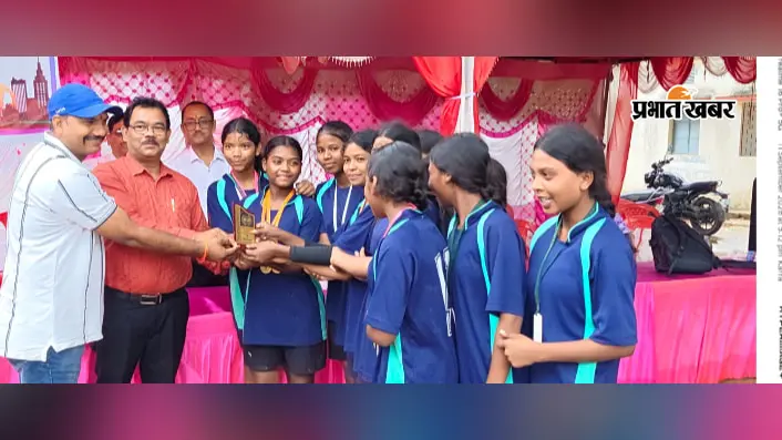 खूंटी: कर्रा में खेलो झारखंड प्रतियोगिता का आयोजन, भारी बारिश के बीच दिखा खिलाड़ियों का जोश