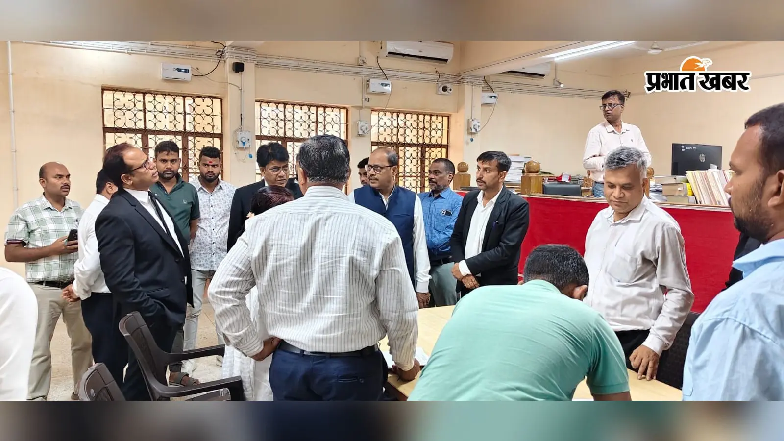 लोक अदालत में एक ही दिन 13,733 मामलों का निपटारा, 3.83 करोड़ रुपये की वसूली