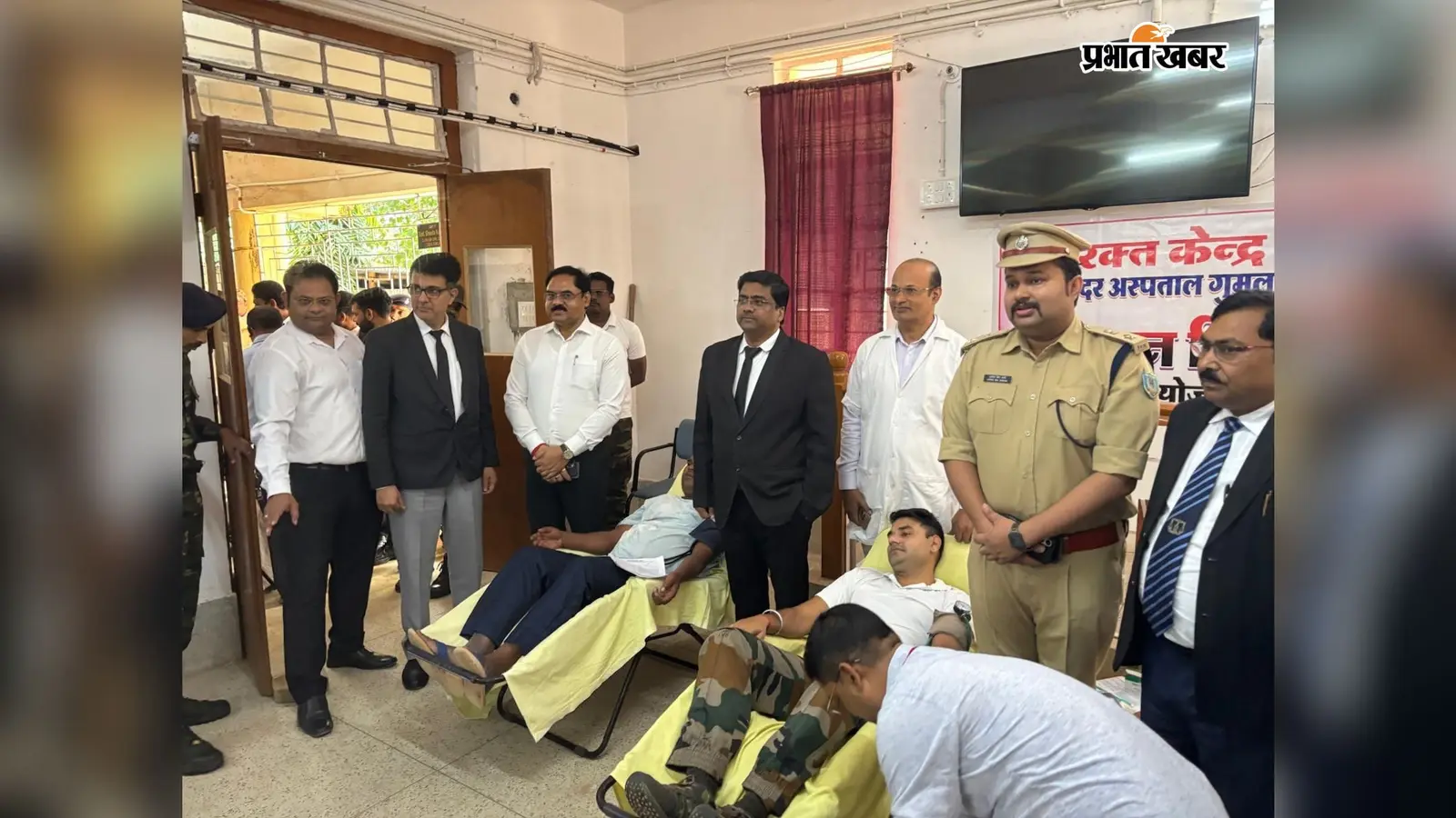 गुमला में एक दिन में 92 यूनिट रक्तदान, डालसा-प्रशासन और पुलिस ने बनाया रिकॉर्ड