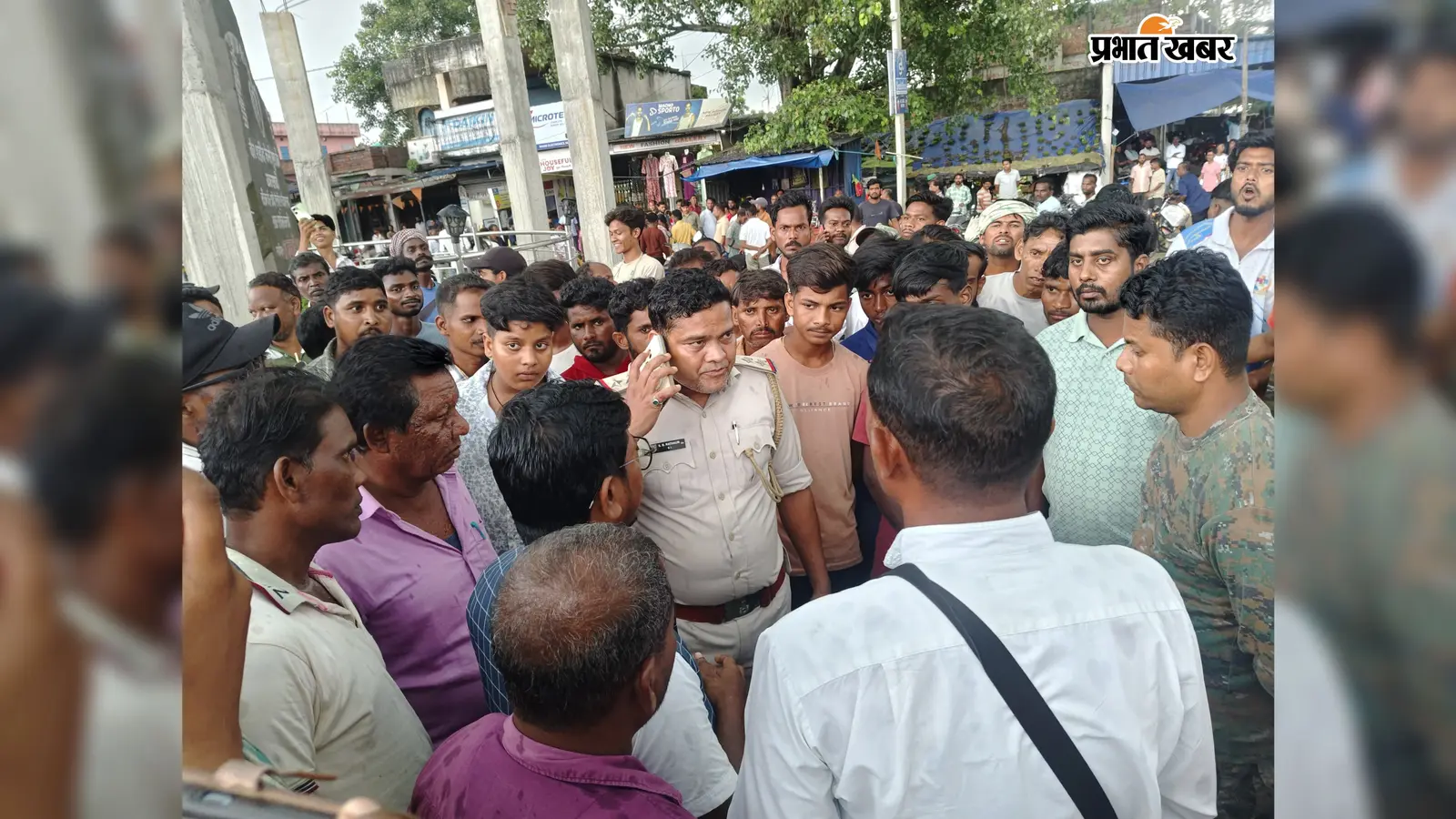 सिपाही पर बदसलूकी का आरोप, आदिवासी संगठनों ने केरसे मुंडा चौक किया जाम