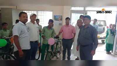 पढ़ाई के रास्ते की दूरी होगी आसान, छात्र-छात्राओं के बीच साइकिल का वितरण