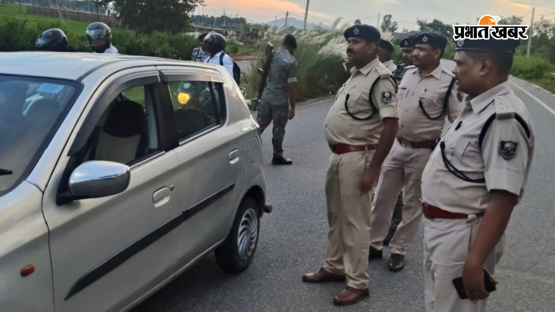 (5) खानपुर सीमा क्षेत्र पर अपने टीम के साथ अकबरपुर थानाध्यक्ष सुरेंद्र कुमार (6) वाहन जांच की जिम्मेवारी निभाते पकरीबरवां थानाध्यक्ष रंजन चौधरी व अन्य (7) नवादा हिसुआ मार्ग क्युआरटी पुलिस टीम | Prabhat Khabar Network