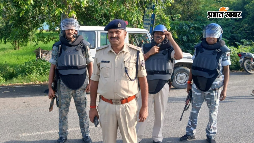 (5) खानपुर सीमा क्षेत्र पर अपने टीम के साथ अकबरपुर थानाध्यक्ष सुरेंद्र कुमार (6) वाहन जांच की जिम्मेवारी निभाते पकरीबरवां थानाध्यक्ष रंजन चौधरी व अन्य (7) नवादा हिसुआ मार्ग क्युआरटी पुलिस टीम | Prabhat Khabar Network