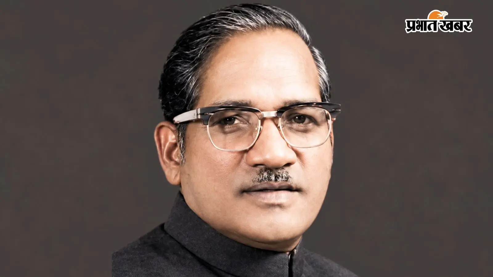 9 डिग्रियों वाले झारखंड के 'काले हीरे' की कहानी, लंदन की नौकरी छोड़ भारत आकर बसे फिर बने आदिवासियों की आवाज