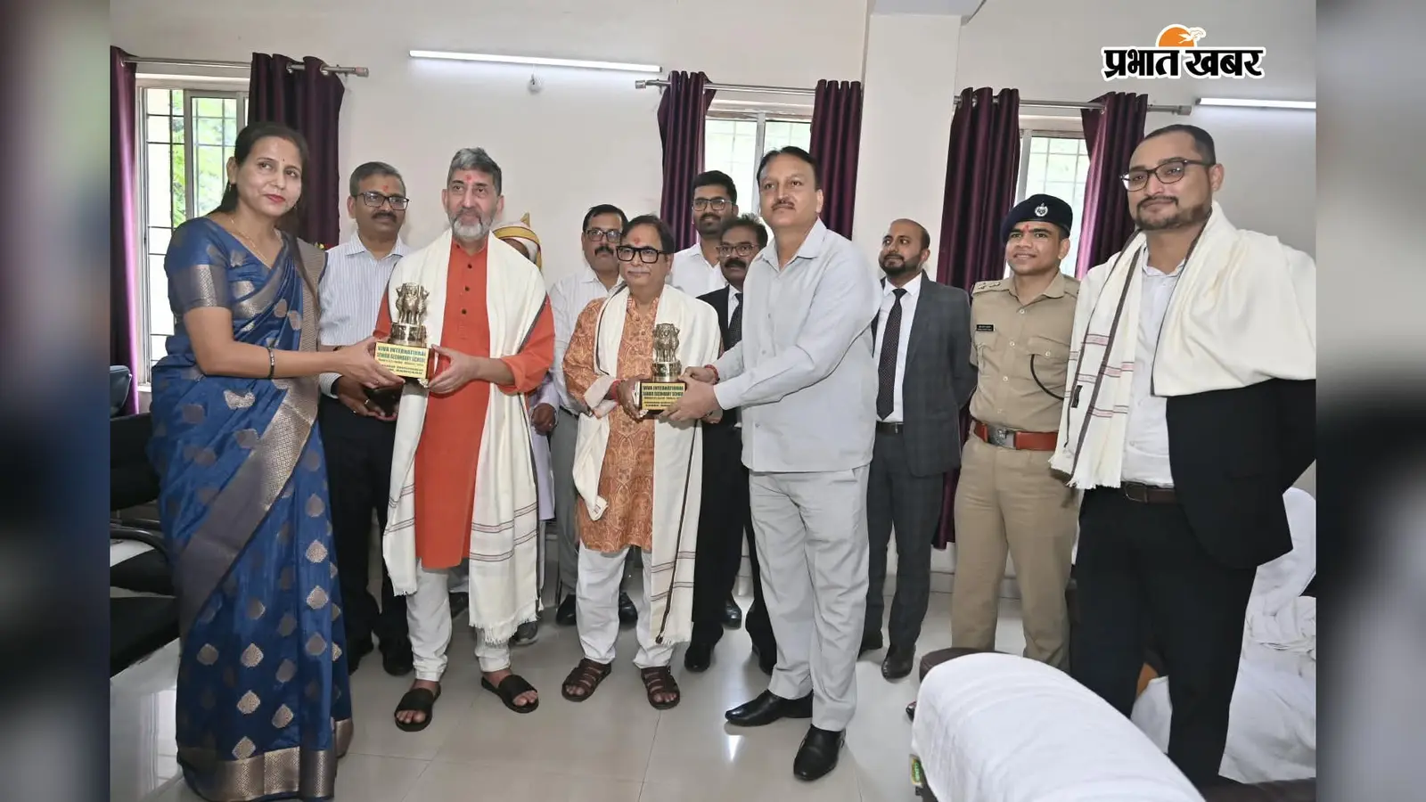 विवा इंटरनेशनल स्कूल ने जस्टिस चंद्रशेखर व दीपक रोशन का किया अभिनंदन