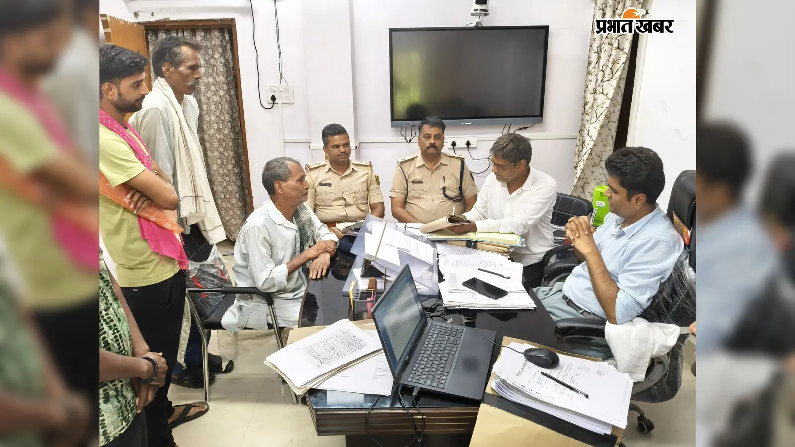 डुमरांव जनता दरबार में चार भूमि विवादों का ऑन द स्पॉट निबटारा, मापी के लिए अमीन की बहाली