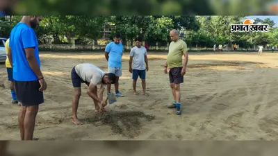 जहानाबाद : एरोड्रम मैदान को खुद संवारने में जुटे खिलाड़ी, गड्ढों में मिट्टी भर कर रहे समतल