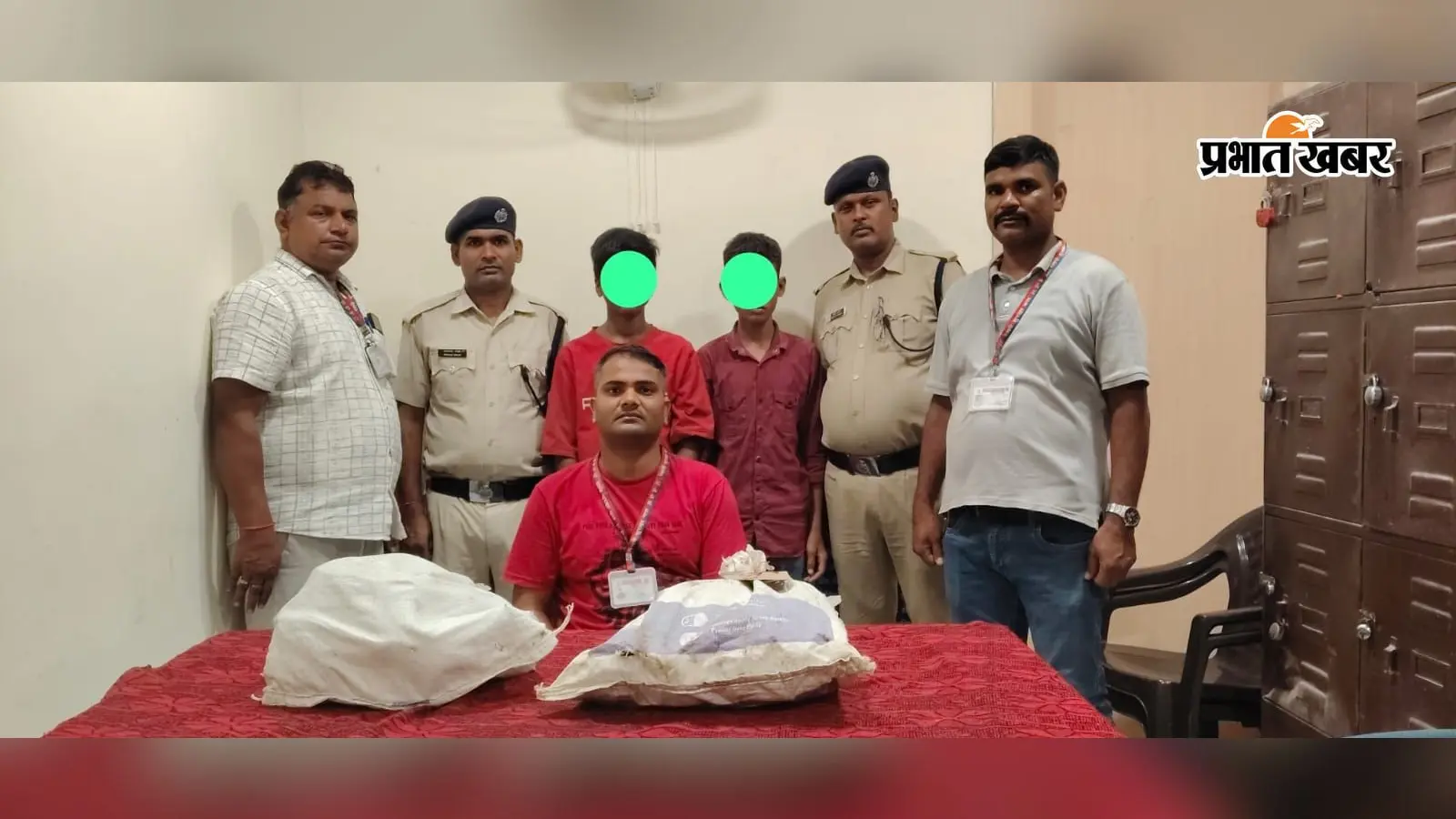 गया जंक्शन पर रेलवे का सामान ले जाते 2 किशोर पकड़े गए, करीब 6 हजार की संपत्ति बरामद