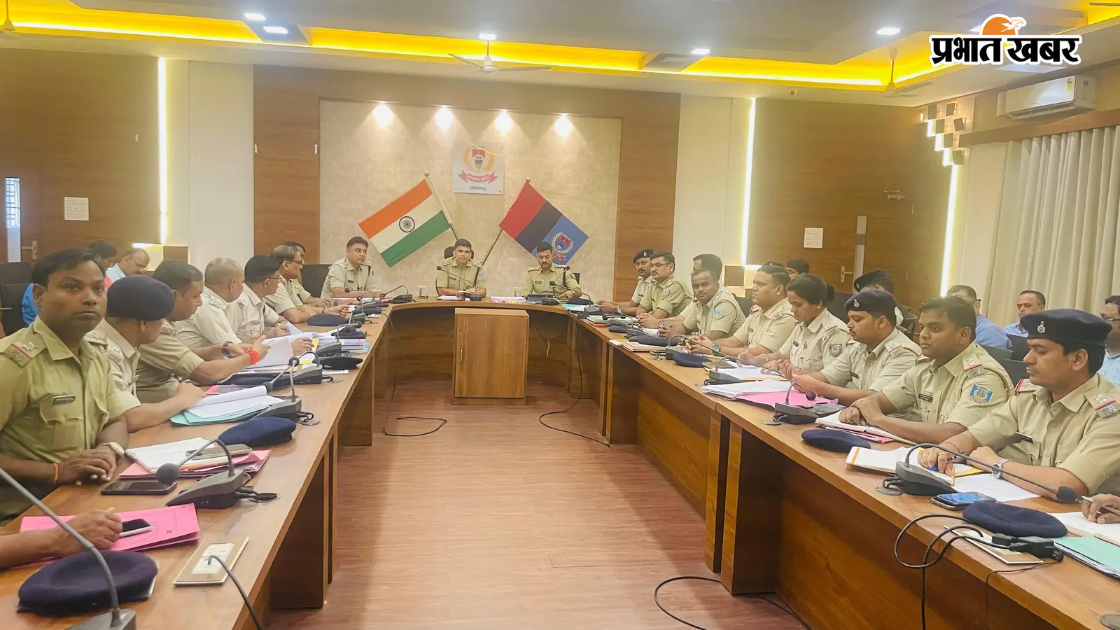 अपराध नियंत्रण को लेकर एसपी ने की मासिक गोष्ठी, लंबित कांडों के शीघ्र निष्पादन का निर्देश