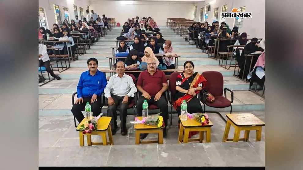 उर्दू मुआशरे को आदाब और मुहब्बत का पैगाम देती है