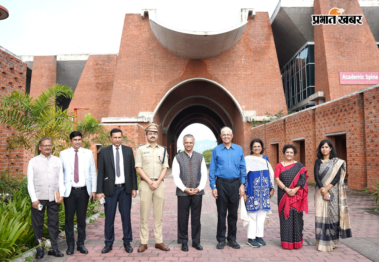 फोटो - नालंदा विश्वविद्यालय में सर्वोच्च न्यायालय के न्यायमूर्ति मनमोहन का स्वागत करते कुलपति प्रो सचिन चतुर्वेदी एवं अन्य | Prabhat Khabar Network
