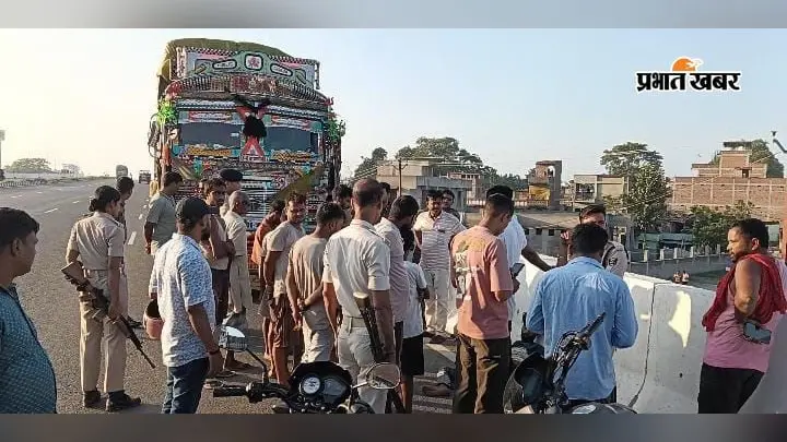 हाजीपुर में लूट में नाकाम बदमाश ने ट्रक चालक को चाकू से गोदा, घायल ने हमलावर को दबोचा