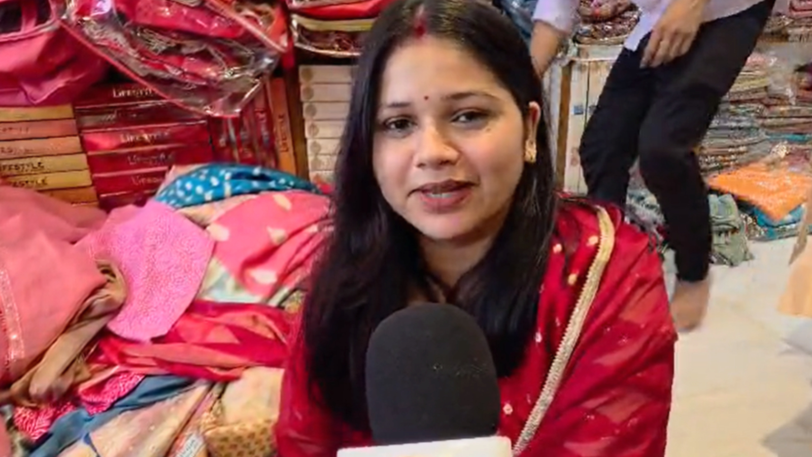 पति की लंबी उम्र के लिए रखती हैं व्रत