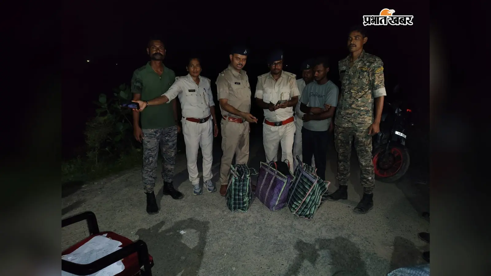 कटिहार में उत्पाद विभाग की बड़ी कार्रवाई: 5 करोड़ की 6.7 किलो स्मैक के साथ तस्कर गिरफ्तार; बंगाल सीमा पर धराया