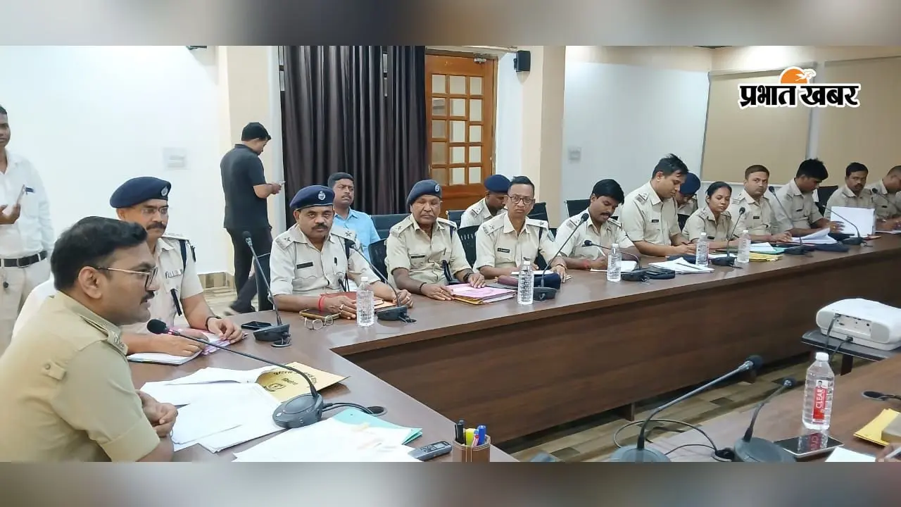 अपराध नियंत्रण को लेकर सिमडेगा एसपी सख्त, लंबित कांडों के जल्द निष्पादन का निर्देश