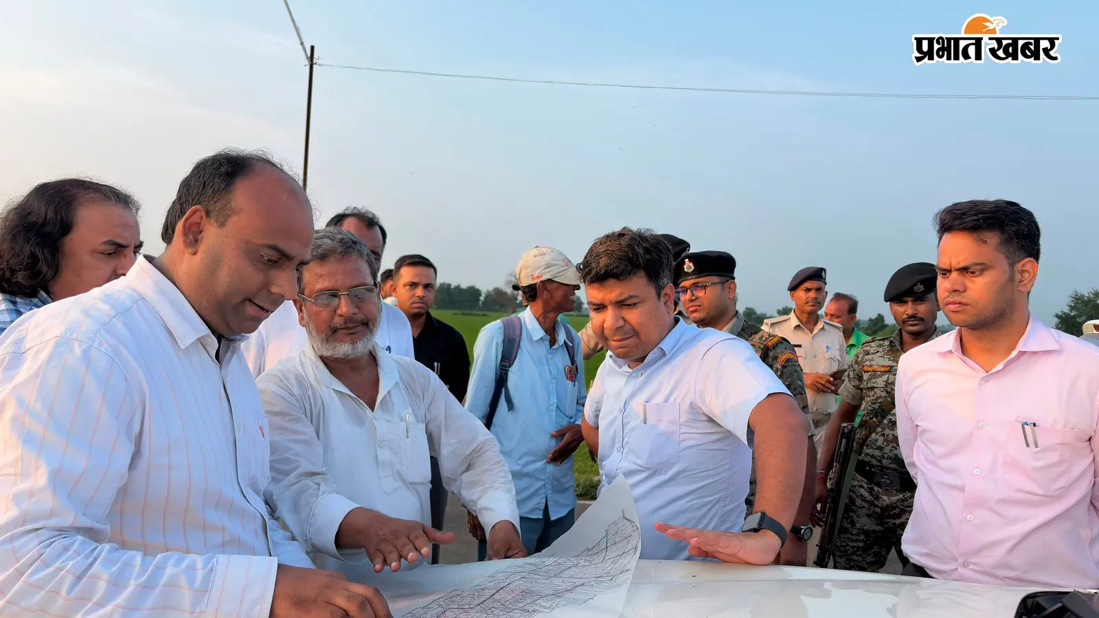 रोहतास के चेनारी में एयरपोर्ट निर्माण की कवायद तेज: सबराबाद में जमीन का DM ने किया निरीक्षण, CO को विस्तृत प्रस्ताव तैयार करने का निर्देश