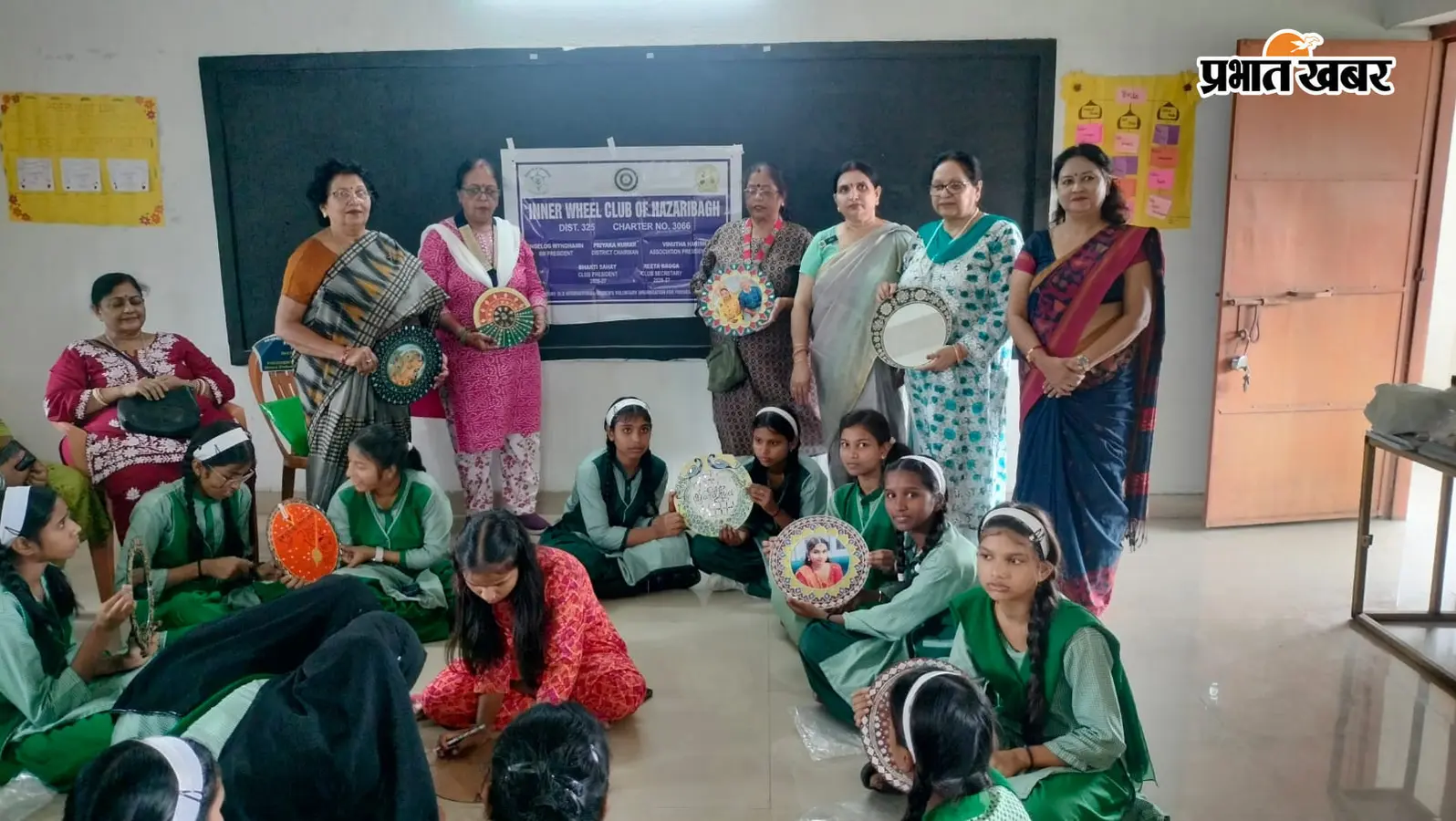 हजारीबाग में छात्राओं को आत्मनिर्भर बनाने की पहल, मंडला और लिपन आर्ट का मिला प्रशिक्षण