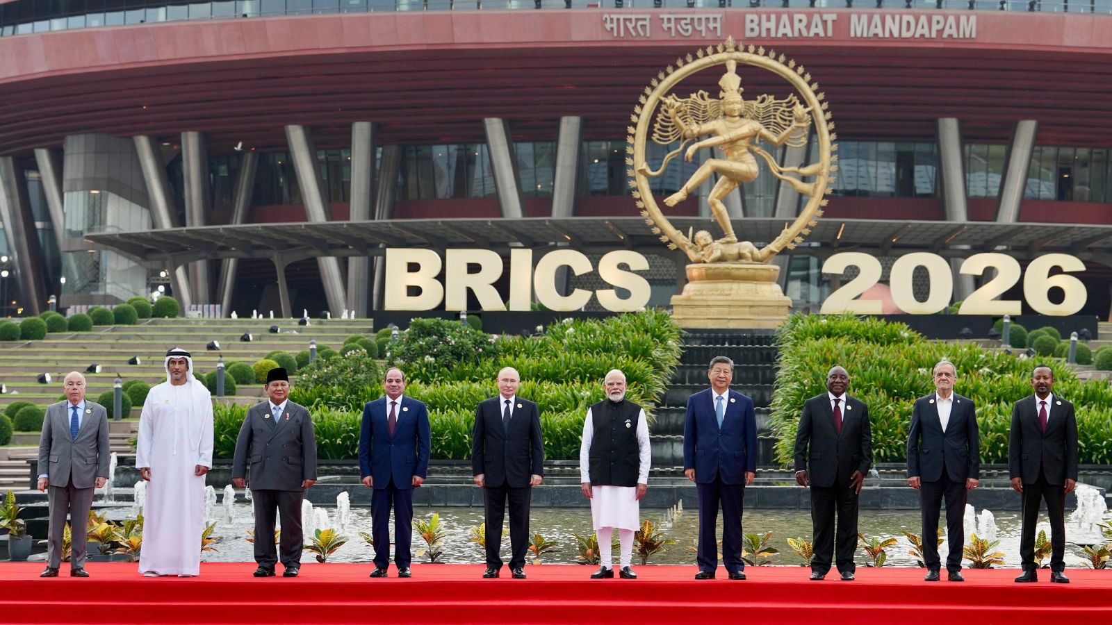 ब्रिक्स देशों के प्रमुख के साथ पीएम मोदी, फोटो ANI