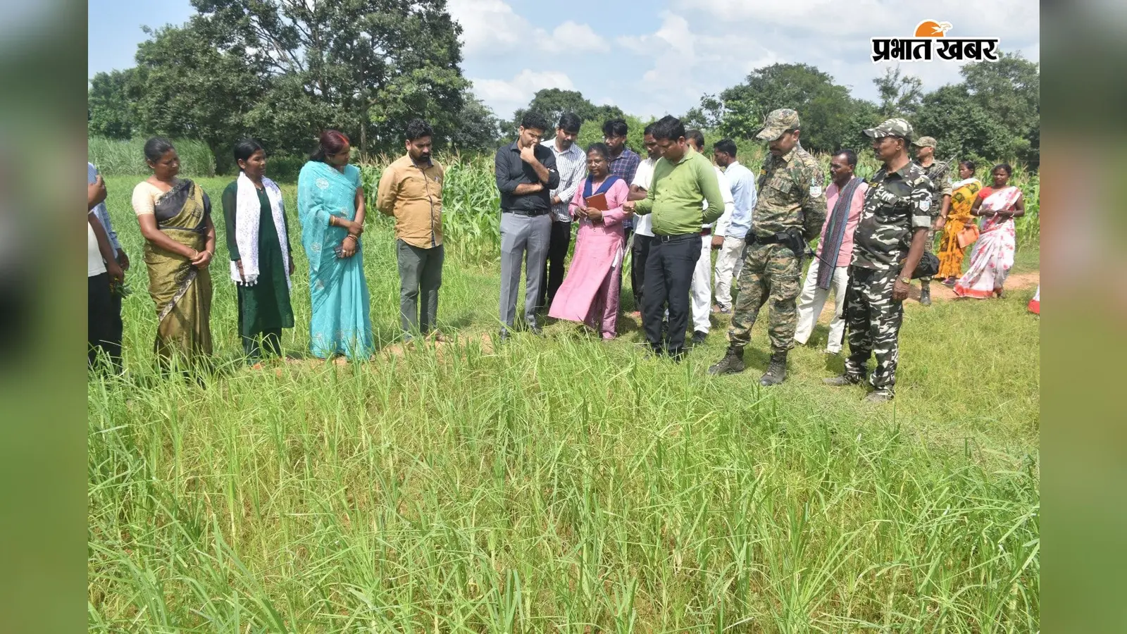 लोहरदगा में कृषि योजनाओं का स्थल निरीक्षण, किसानों से संवाद कर उपायुक्त ने जाना उत्पादन और आय का हाल