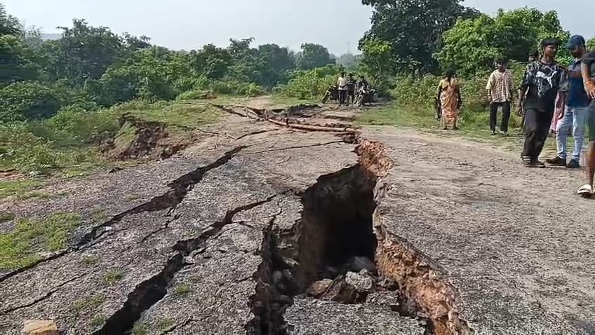 जमीन में पड़ी दरार