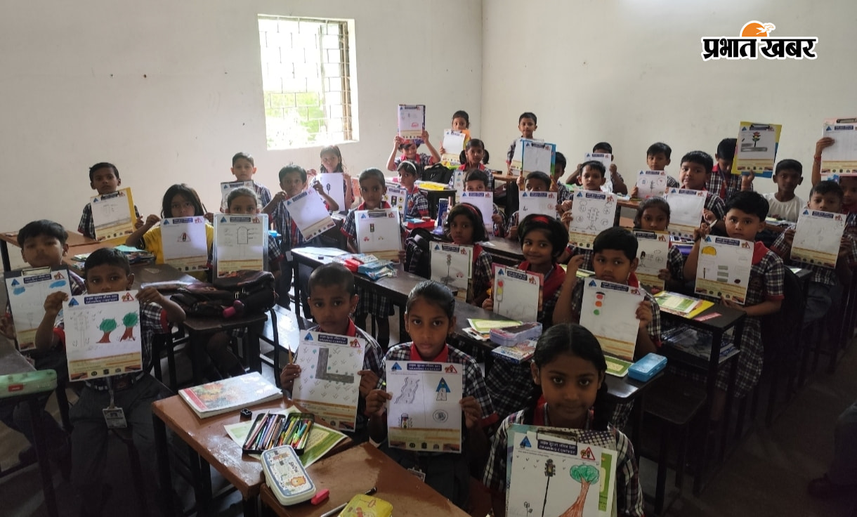 13 पीटीआर में लोगों को जागरुक करते एसआईपी अबेकस के लोग, 13 पीटीआर- ए में सड़क सुरक्षा पर ड्राइंग बनाते बच्चे | Prabhat Khabar Network