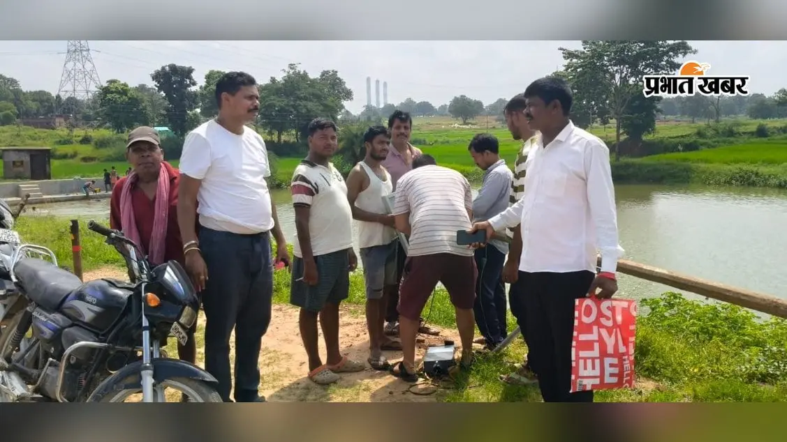 पतरातू में डाडीडीह तालाब के पास लगी सोलर लाइट, ग्रामीणों को अंधेरे से मिलेगी राहत