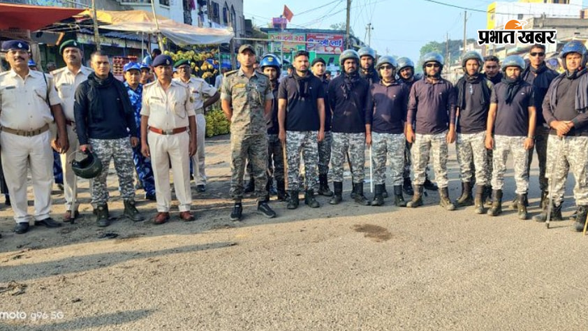 फोटो कैप्शन - (1) नवादा से हिसुआ जाने वाली मार्ग सद्भावना चौक पर तैनात पुलिस (2) गया नवादा मार्ग पर तैनात पुलिस (3) विश्व शांति चौक पर तैनात पुलिस (4) वाहनो के सघन जांच करते पुलिस | Prabhat Khabar Network