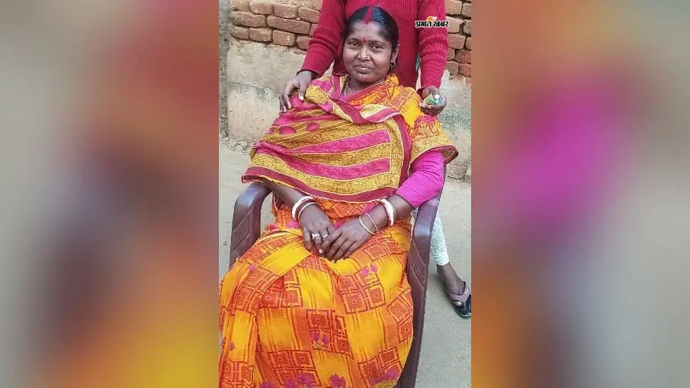 देखता रह गया पिता: गंगा स्नान के दौरान तेज धार में बही महिला