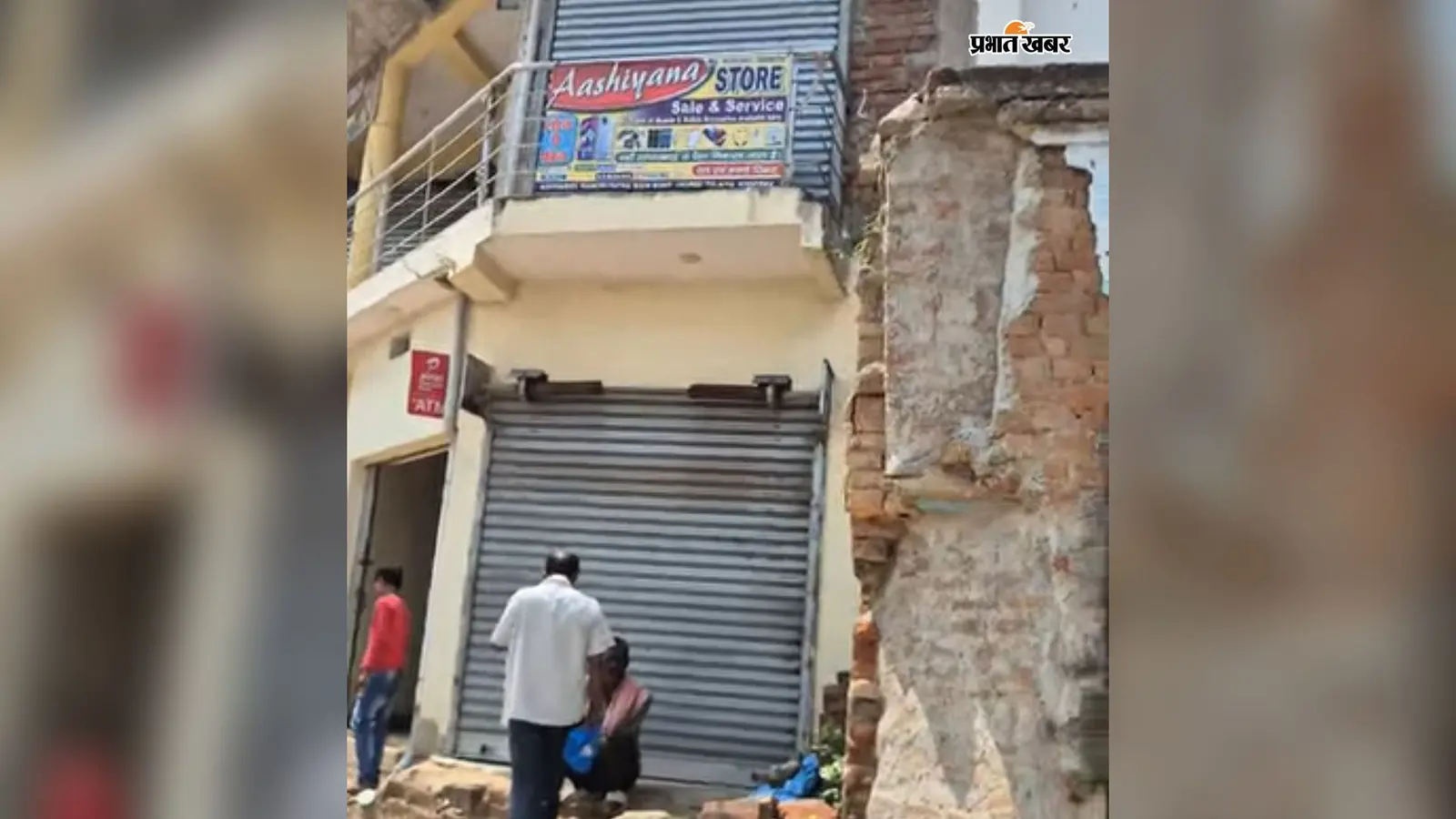 झुमरीतिलैया में दुकान के अंदर चाकू से हमला, सड़क पर गिरा युवक, आरोपी गिरफ्तार
