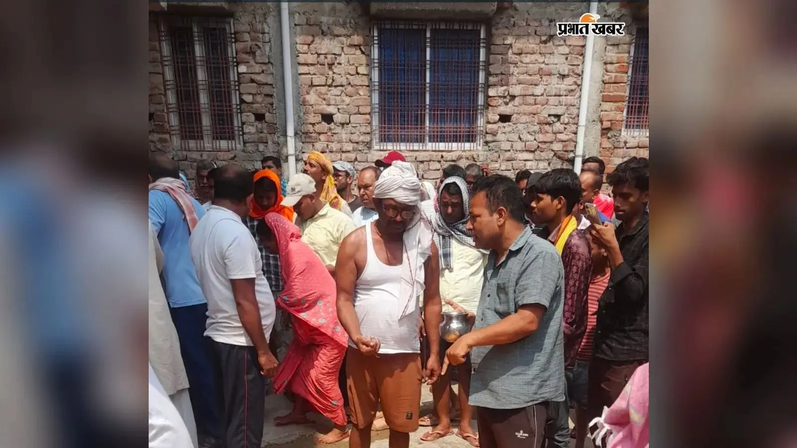 सासाराम में अज्ञात वाहन की चपेट में आने से डिलीवरी बॉय की मौत, दो मासूम बच्चियों के सिर से उठा पिता का साया