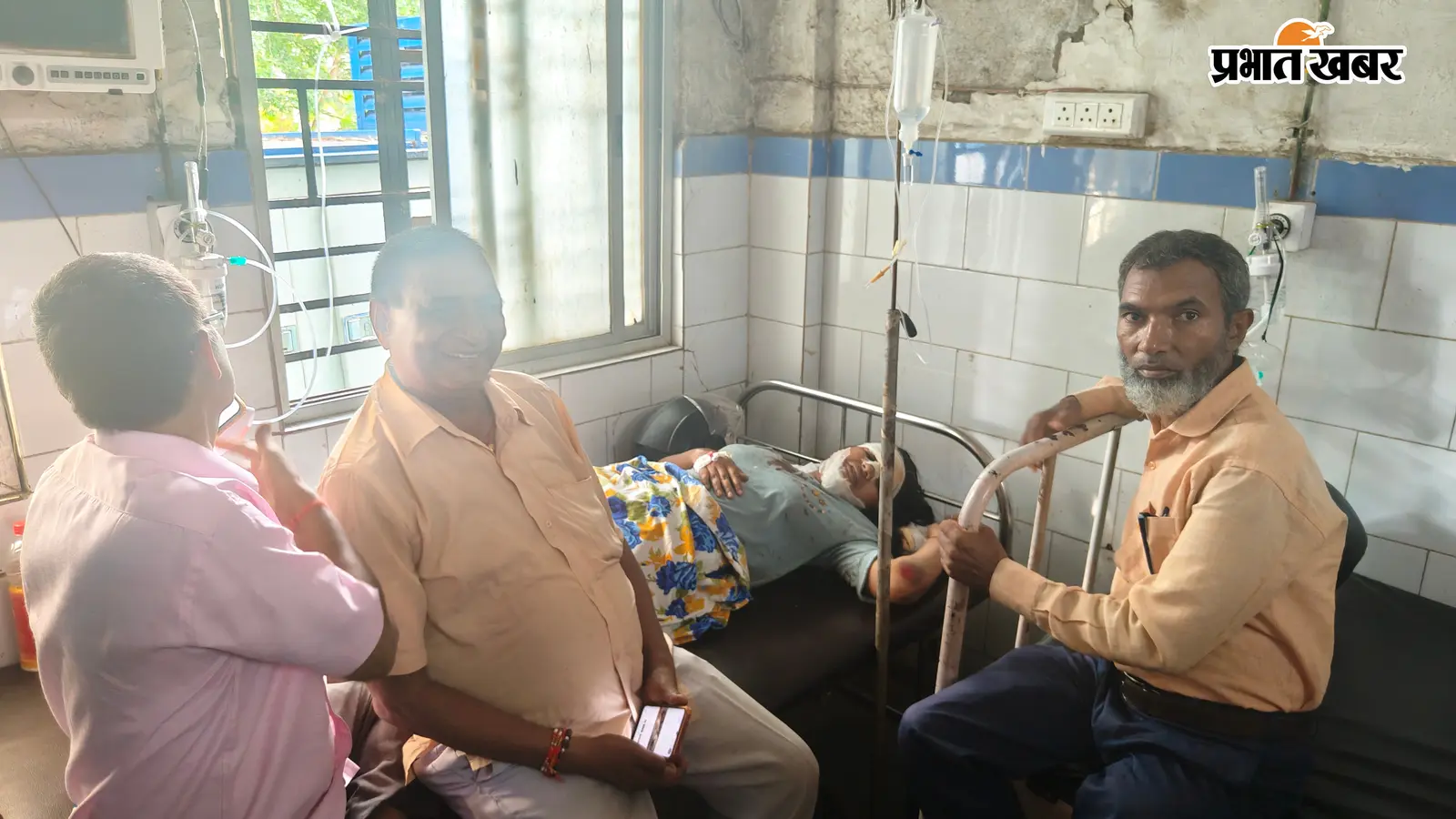 औरंगाबाद में चलती बाइक के सामने आया कुत्ता, सड़क पर गिरी महिला शिक्षिका गंभीर रूप से घायल