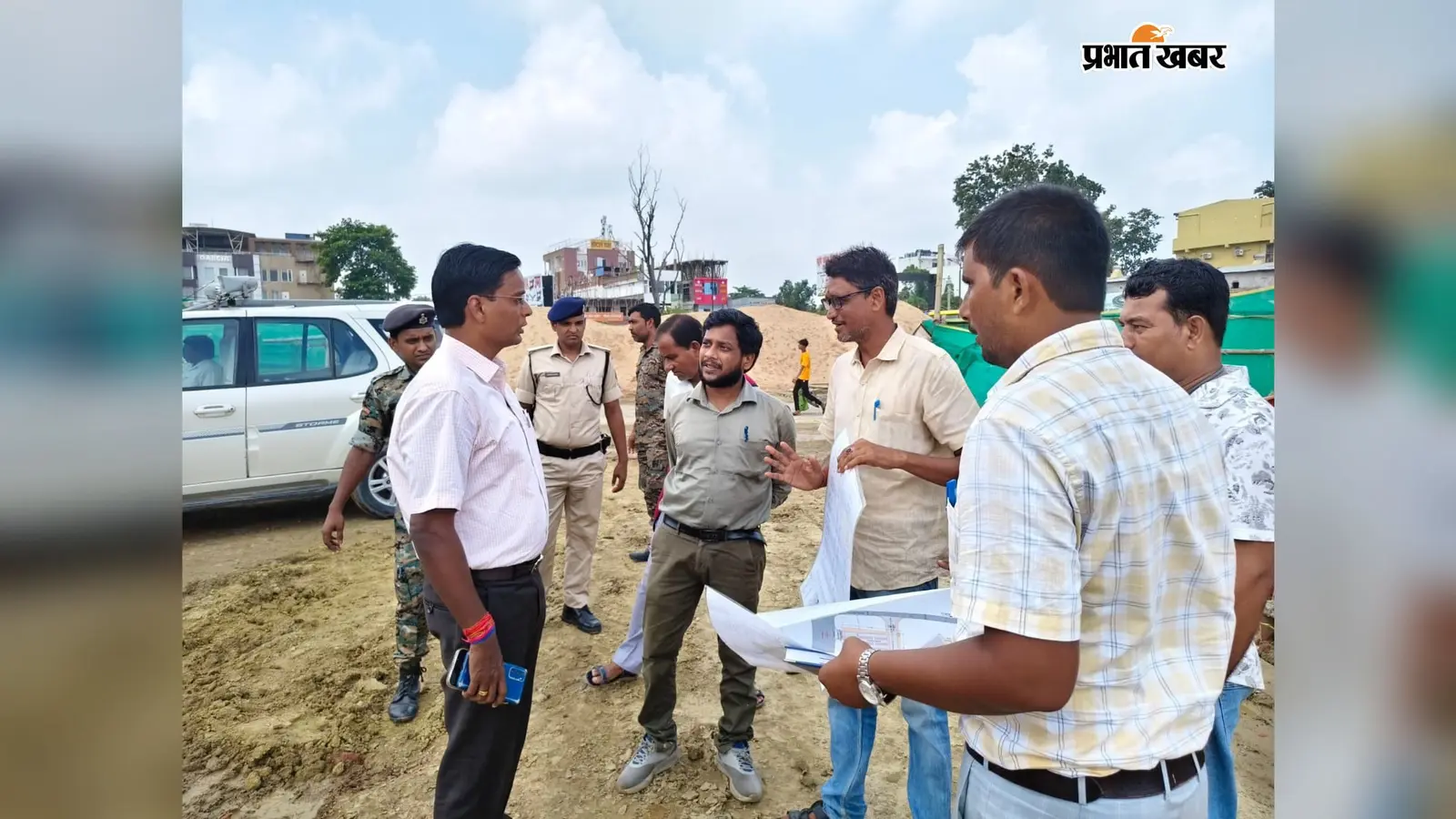 दरभंगा में जल्द शुरू होगी PNG गैस सुविधा, DM ने निर्माण स्थलों का किया निरीक्षण