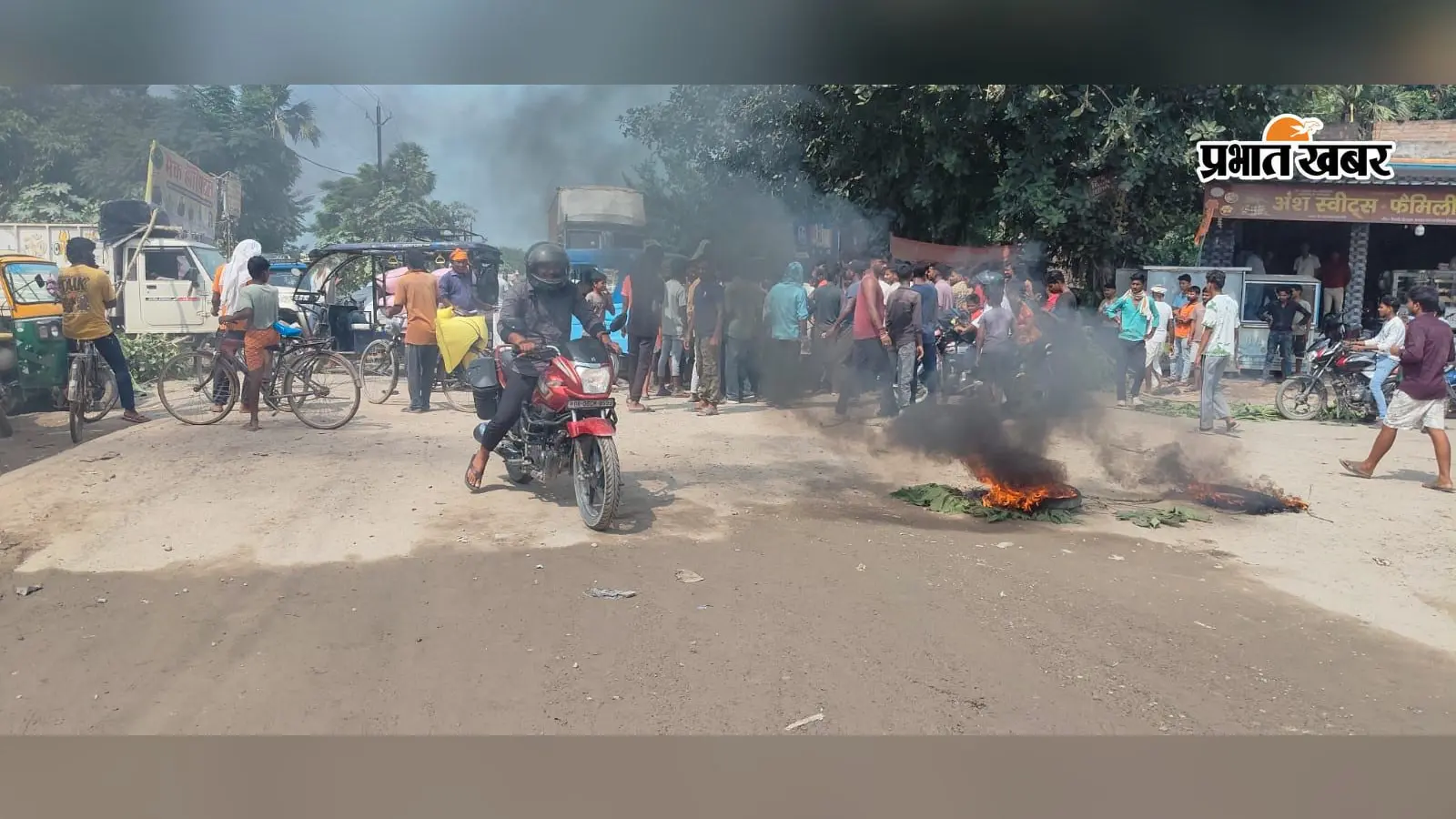 केसरिया में सड़क की बदहाली पर Gen-Z का प्रदर्शन, प्रशासन ने एक सप्ताह में मरम्मत का दिया भरोसा