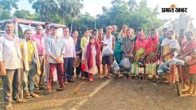 दिव्यांगजनों ने अपने पैसे से खरीदी राहत सामग्री, बाढ़ पीड़ितों की मदद को पहुंचे चितौरिया