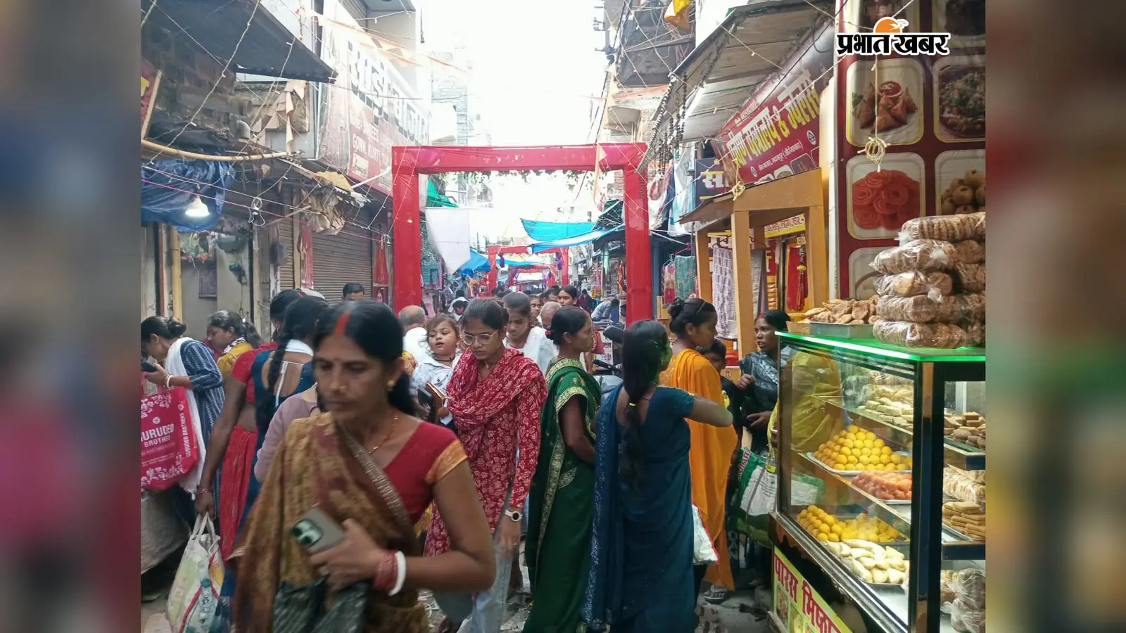 औरंगाबाद : हरितालिका तीज से पहले मदनपुर बाजार में उमड़ी महिलाओं की भीड़, साड़ी से सोलह श्रृंगार तक खूब हुई खरीदारी