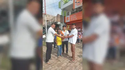 बेगूसराय : पिता की स्मृति में बांटे 100 से अधिक पौधे, साइकिल पे संडे अभियान का 622वां रविवार रहा खास