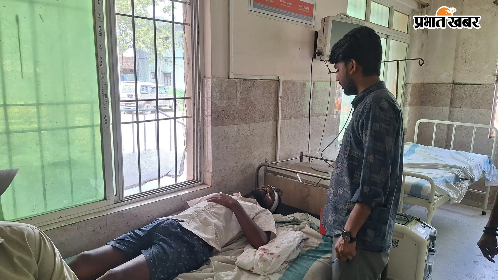 लौरिया में जमीन विवाद ने लिया हिंसक रूप, झड़प में ग्रामीणों के साथ पुलिसकर्मी भी हुए घायल