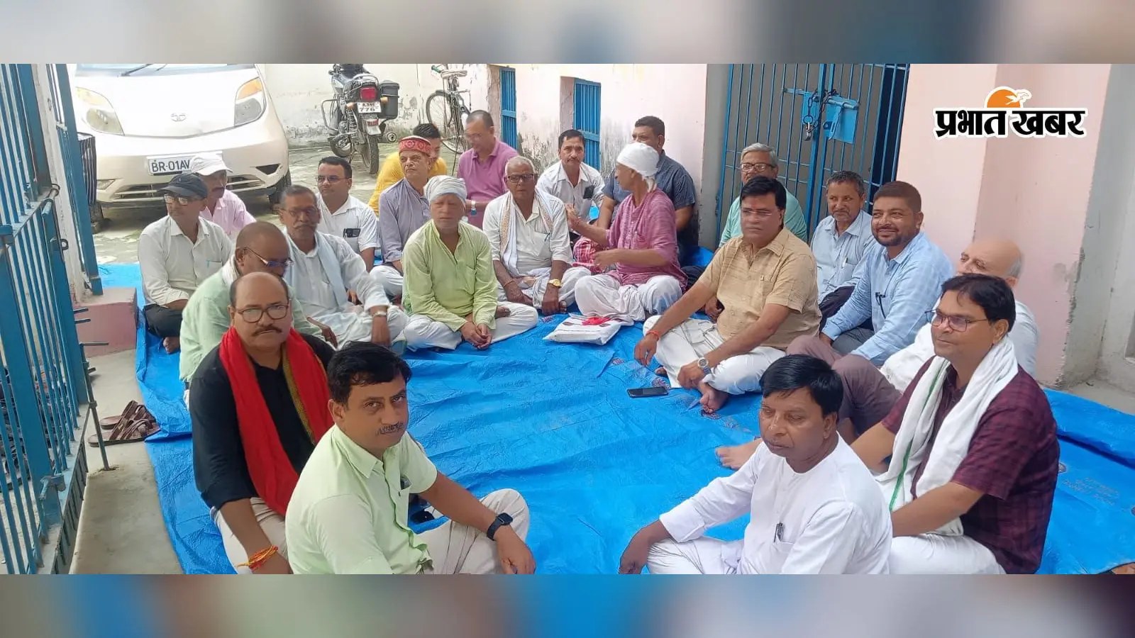 गोपालगंज शिक्षक संघ भवन में ताला नहीं खुलने पर आक्रोश, प्रशासन व कोर्ट जाने की चेतावनी