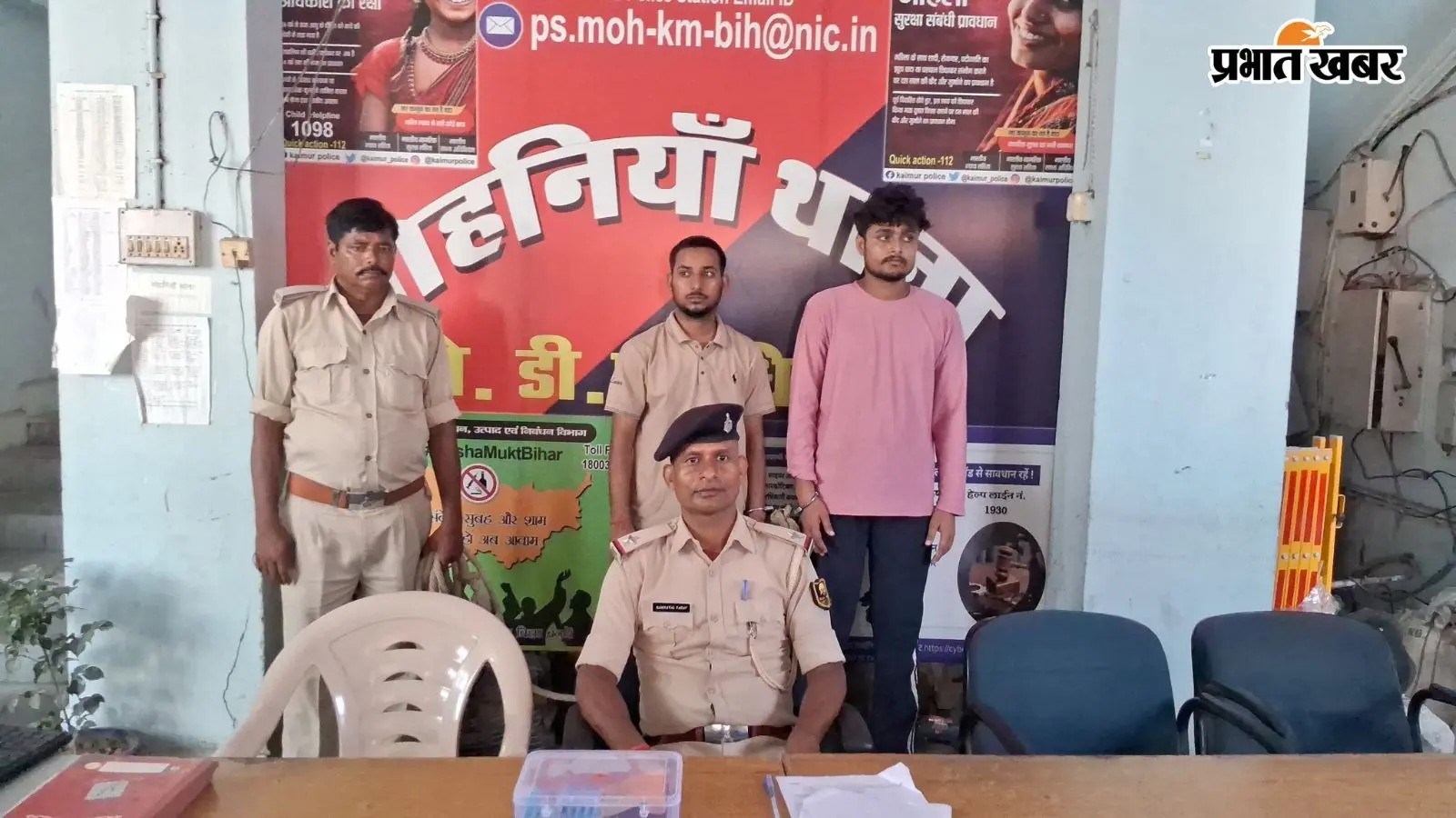 कैमूर में गश्ती के दौरान 67 नशीले कैप्सूल बरामद, दो युवक गिरफ्तार, दुकान से भी मिली नशीली दवा