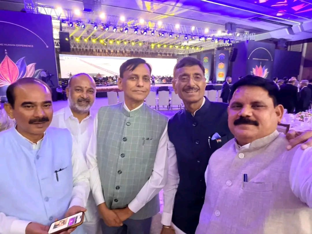 भारत मंडपम में वैश्विक नेताओं के बीच मौजूदगी