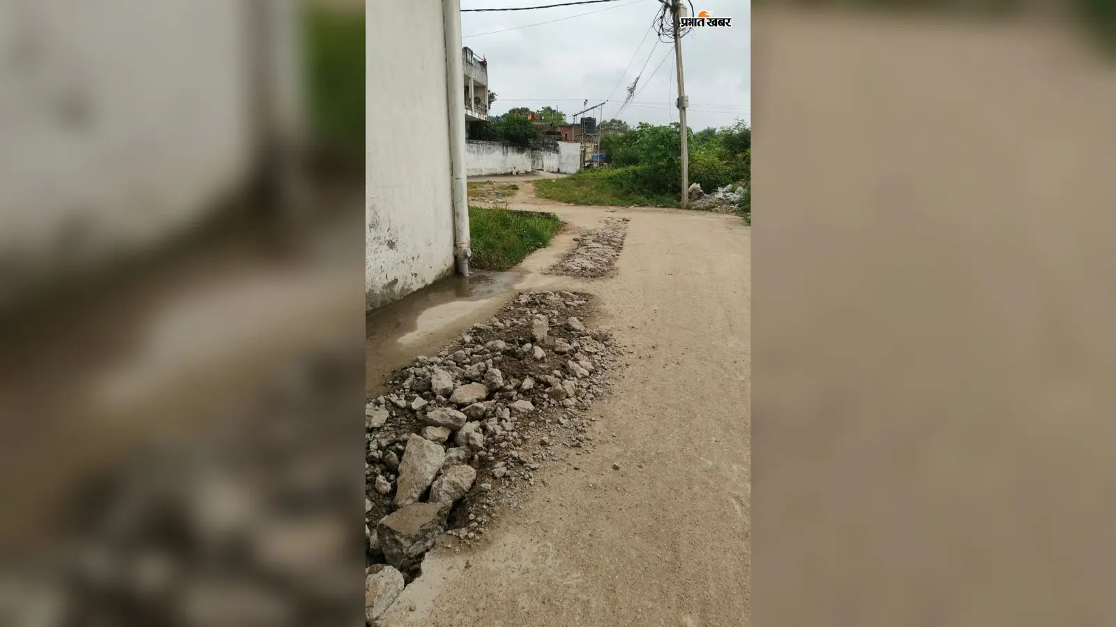 पहले नई सड़क पर लाखों खर्च, फिर पाइपलाइन के लिए खोद डाली! लोहरदगा में विकास का ये कैसा खेल?