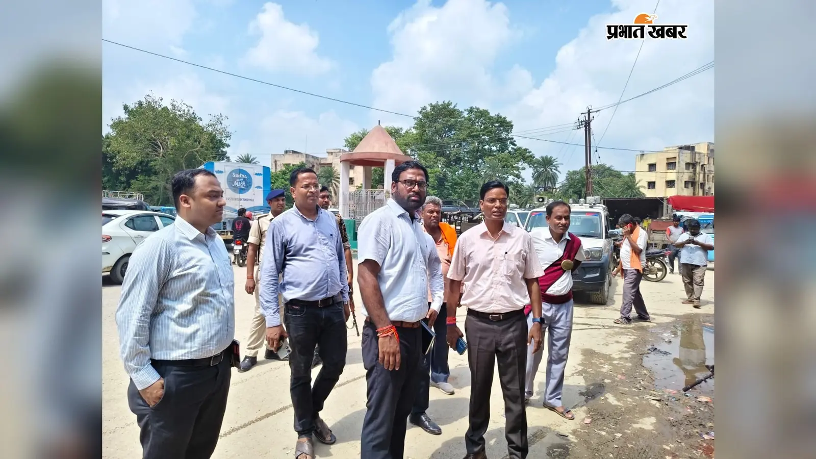 दरभंगा में आरओबी निर्माण का डीएम ने लिया जायजा, सर्विस रोड और डायवर्सन जल्द पूरा करने का निर्देश