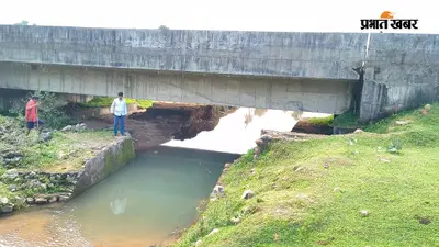 बालूमाथ में पानी भरे गड्ढे में डूबकर दो मासूमों की मौत, ग्रामीणों ने ठेकेदार पर लगाया लापरवाही का आरोप