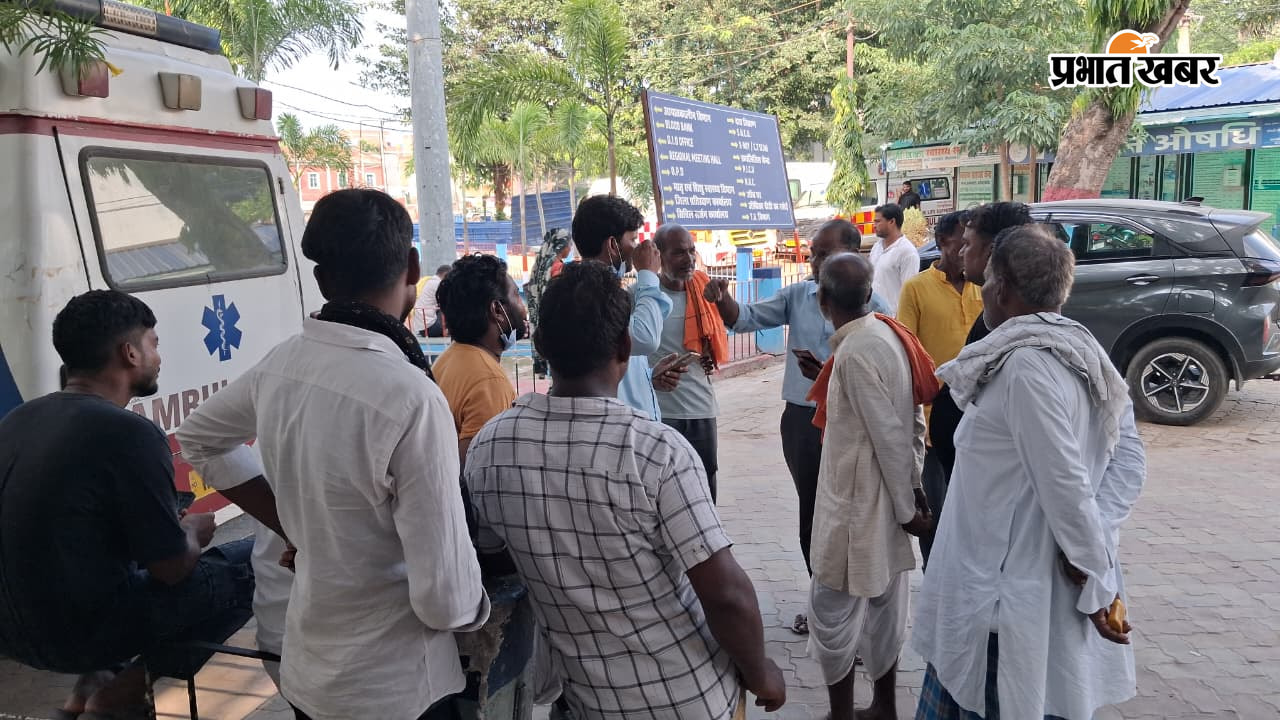 फोटो, मृतक मजदूर का फ़ाइल फोटो फ़ोटो, पोस्टमार्टम के लिए परिजन सदर अस्पताल पंहुचे फोटो, मौत की सूचना के बाद सदर अस्पताल में जुटी लोगो की भीड़. | Prabhat Khabar Network